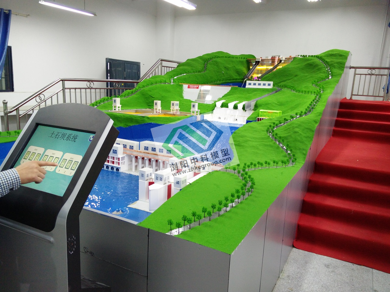 黥西南民族職業技術學院電力模型